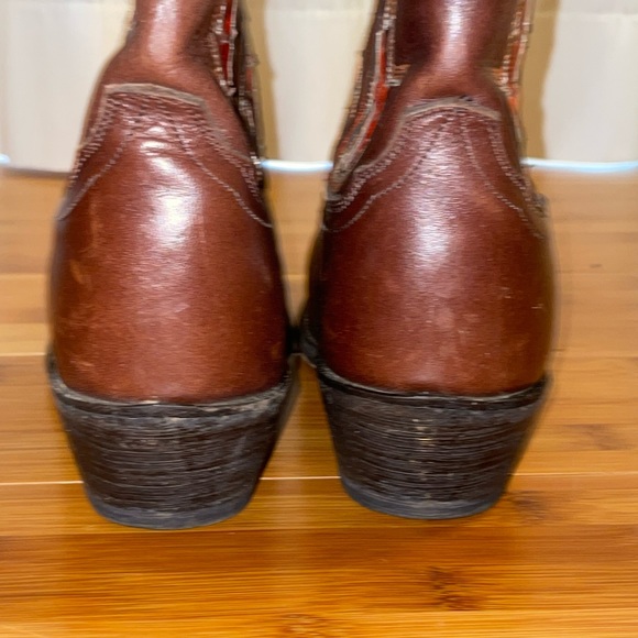 Lady's Frye cowboy boots. - Picture 2 of 5